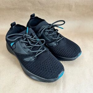 Vessi Black Everyday Move Waterproof Sneakers. Size 7
